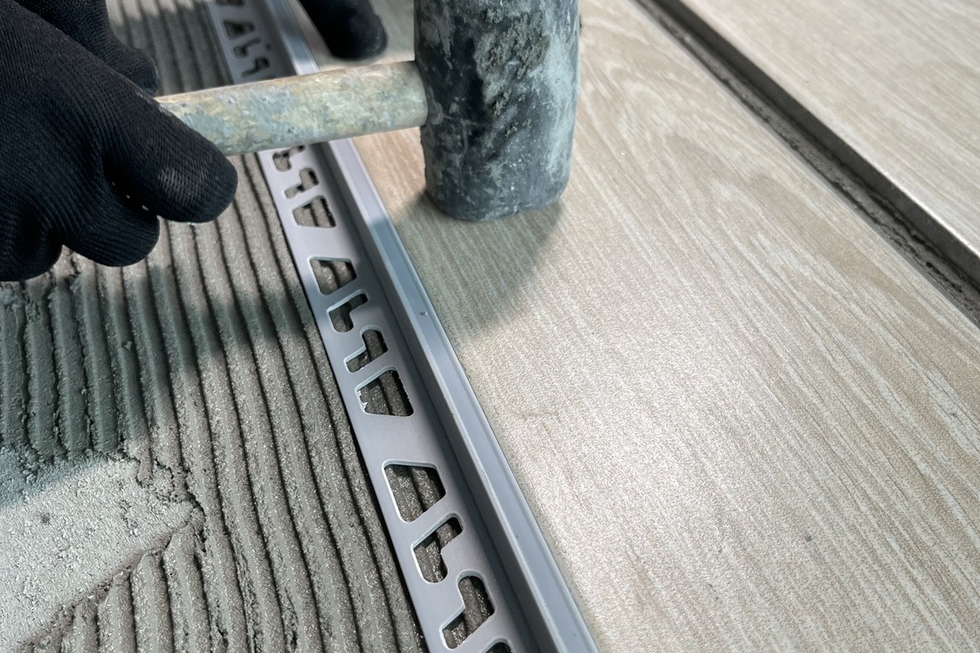 Вибираємо клей для плитки: як вибрати якісний клейовий склад і не переплатити